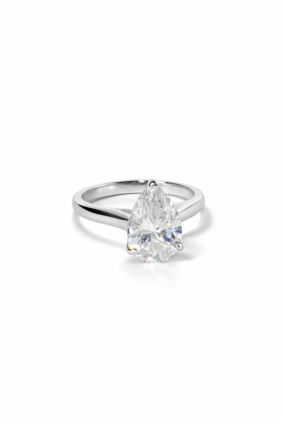Evermiá Pear Moissanite Solitaire Ring | 2.0 CTW